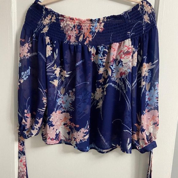Yumi Kim Off the Shoulders Blue Blouse with Floral Design, Size Small - Picture 4 of 7